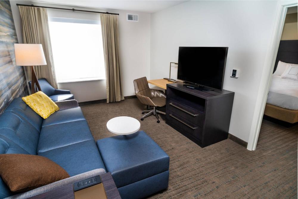 One-Bedroom Suite with Two Queen Beds and Sofa Bed interior